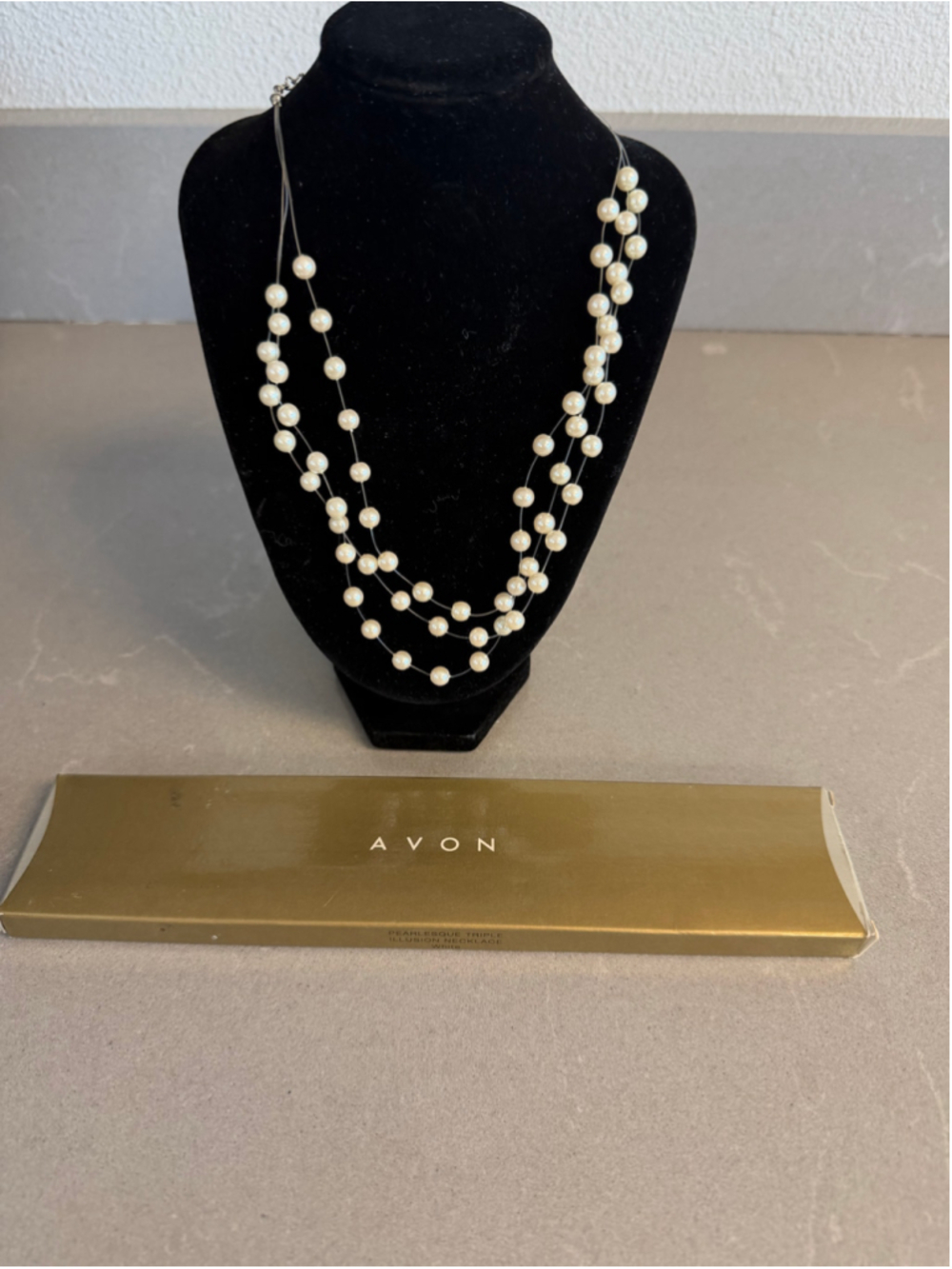 Avon Pearlesque Triple Illusion Necklace White Faux Pearl 2000 NIB Vintage